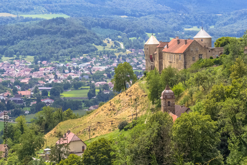 Château de Belvoir dominant le val de Sancey, Doubs, France 
