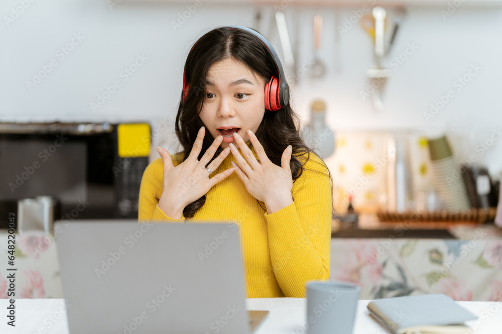 Beautiful Asian woman smiling happily relaxing using technology of laptop computer Take notes Drink a relaxing hot drink while sitting on the table in your room at home. Beautiful Asian woman smiling happily relaxing using technology of laptop computer Take notes Drink a relaxing hot drink while sitting on the table in your room at home.