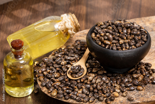 Ricinus communis - Dried seeds And Oil From The Fruit Of The Castor Bean Plant