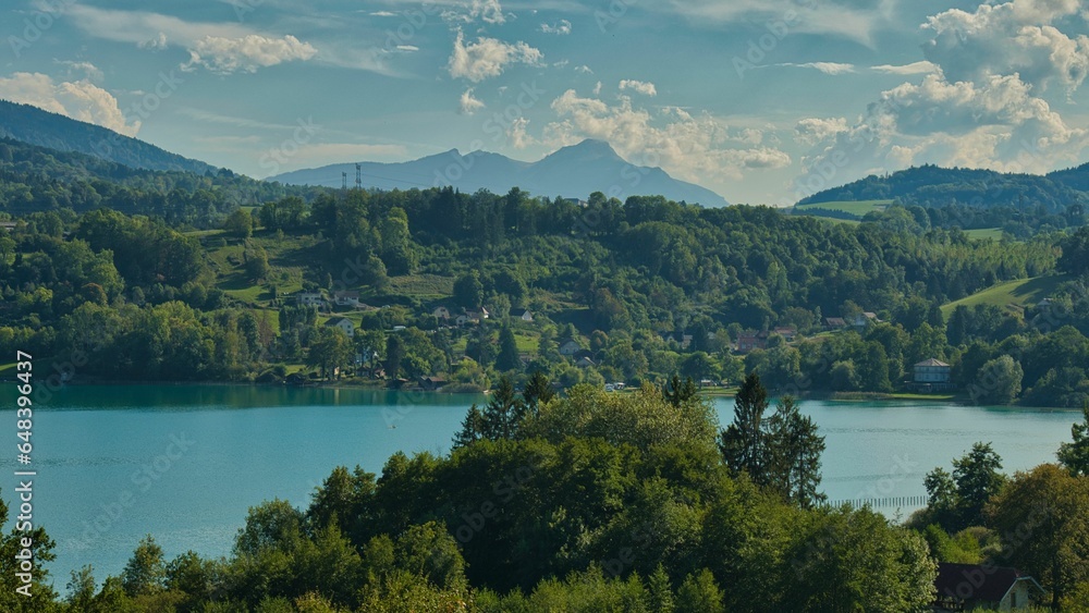 Lac d'Aiguebelette in den französischen Alpen