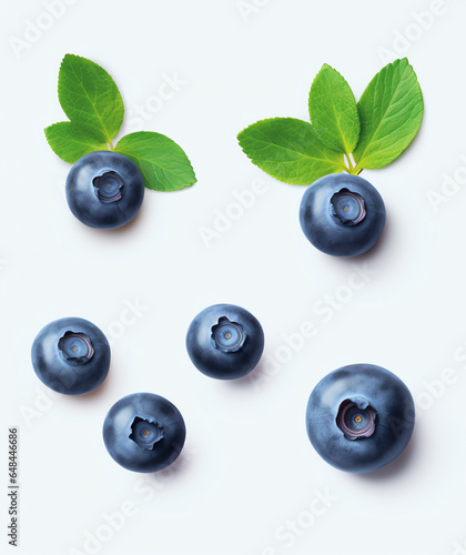 Frische Blaubeeren / Blueberry mit einzelnen Blättern isoliert auf weißem Hintergrund with generative KI