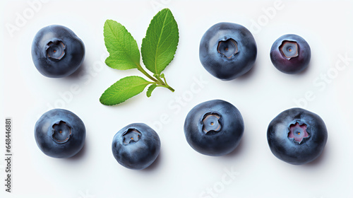 Frische Blaubeeren / Blueberry mit einzelnen Blättern isoliert auf weißem Hintergrund with generative KI