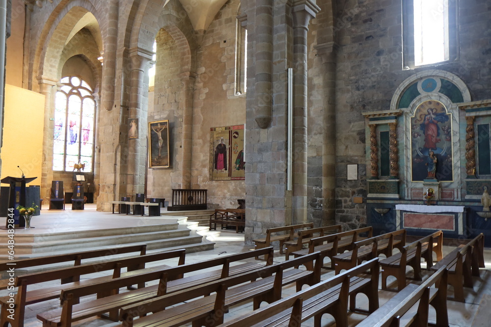 Fototapeta premium La cathédrale de Tulle, ville de Tulle, département de la Corrèze, France