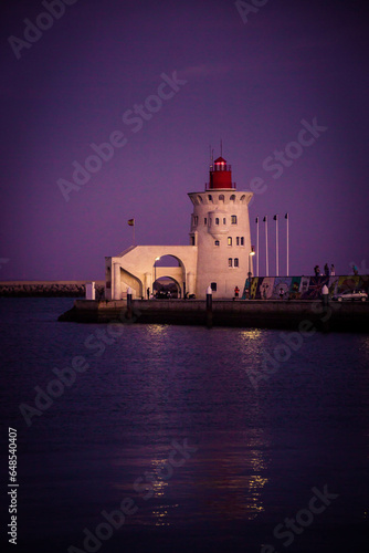 paisaje faro al atardecer viajando por el sur de españa