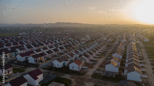 Dense housing that is neatly arranged with the texture of rice fields