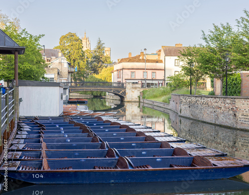 Fotografija Traditional Cambridge punting boats set in a row on the river Cam, lovely blue sky