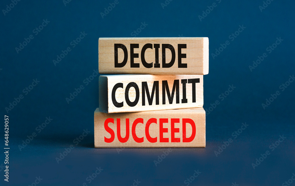 Obraz premium Decide commit succeed symbol. Concept word Decide Commit Succeed on beautiful wooden block. Beautiful grey table grey background. Business decide commit succeed concept. Copy space.