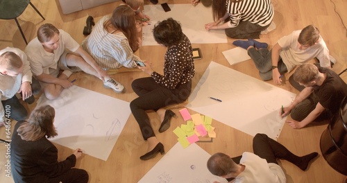 Fotografie Group discussion Drawings can be used material group discussion, helping participants exchange views support each other curator uses phone creating picture clients group CZ, Prague 30