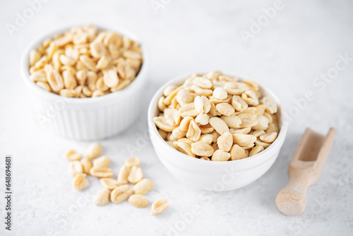 Raw dried fresh salt peanut nuts