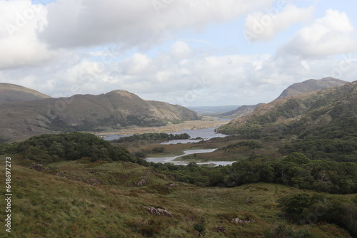 Irlande  couleurs  maisons    glise  paysage  montagne