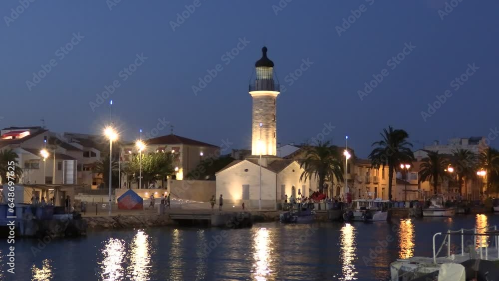 vue du phare du Grau du Roi, la nuit, en été vue du phare du Grau du Roi, la nuit, en été
