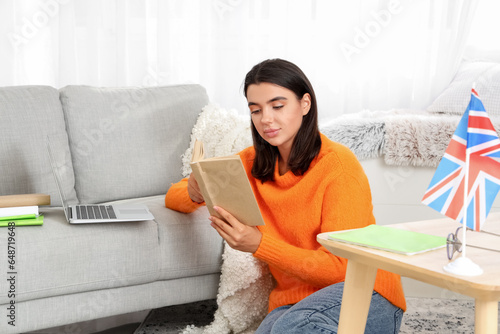 Young woman studying englis...