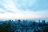 夜明け前の神戸市街地のビル群。神戸の高台のビーナスブリッジより撮影