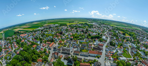 Ausblick auf Schwabmünchen im südlichen Landkreis Augsburg, Blick über die Stadt ins Alpenvorland © ARochau