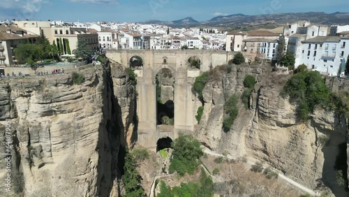 Die bekannte Brücke in Ronda, Andalusien, Spanien photo