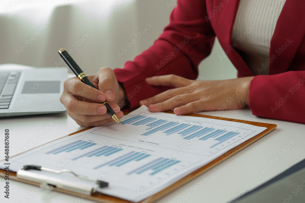Image of a female manager working using a desktop computer Operations of stock price management companies Statistical analysis, trade data, marketing plans, strategic investment planning for projects. Image of a female manager working using a desktop computer Operations of stock price management companies Statistical analysis, trade data, marketing plans, strategic investment planning for projects.