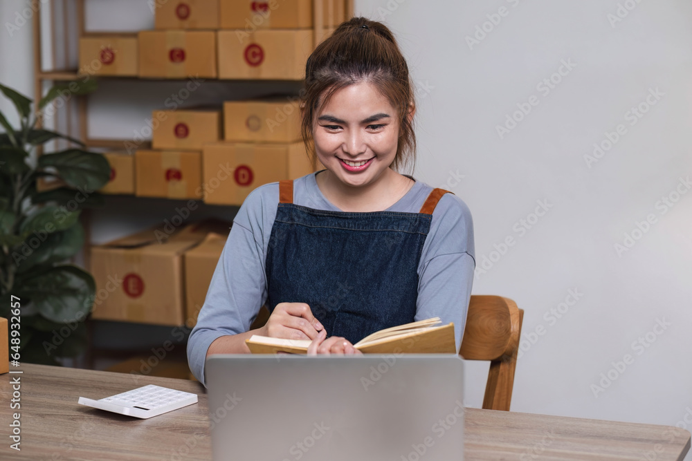 Entrepreneurs, SME businesses, check orders and check the purchase order Prepare parcels for delivery. Entrepreneurs, SME businesses, check orders and check the purchase order Prepare parcels for delivery.