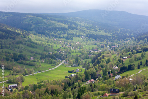 Krajobraz wioski w dolinie