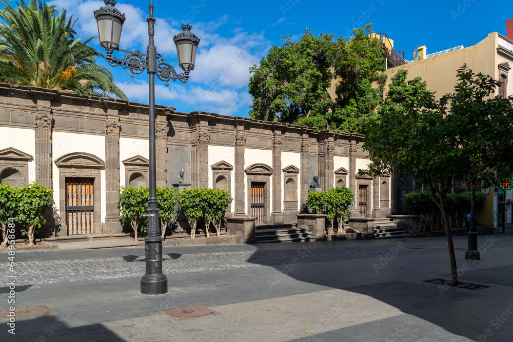 part of the church on the street in the city of las palmas.