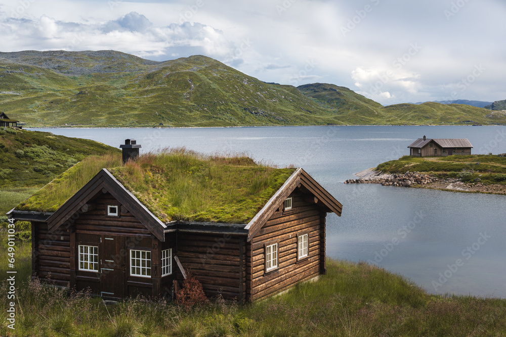 Alte Holzhäuser in den norwegischen Bergen