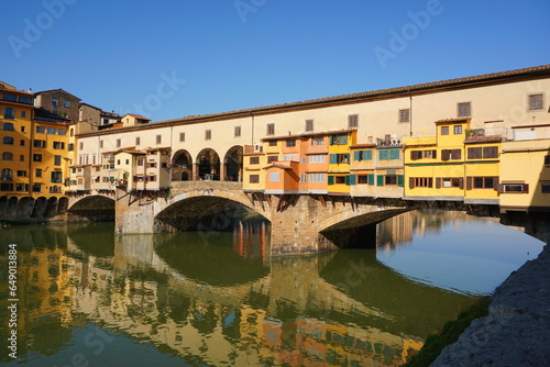 El Ponte Vecchio, un puente emblemático de Florencia, Italia