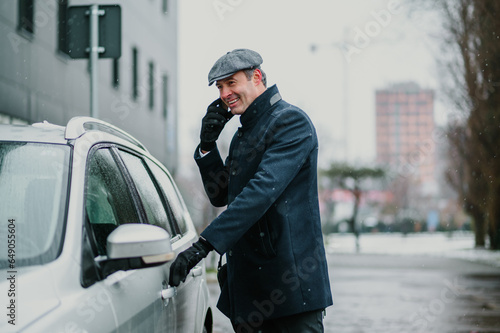 Businessman is entering his car while standing on the street © Zamrznuti tonovi