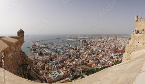 Panorámica de Alicante entre las gritas del castillo de santa bárbara ,  vista aérea de la ciudad. photo