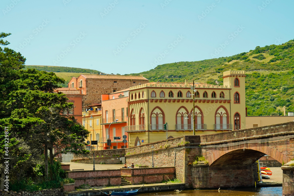 Bosa, il centro storico del famoso borgo medievale con le sue case colorate, in provincia di Oristano. Sardegna, Italy