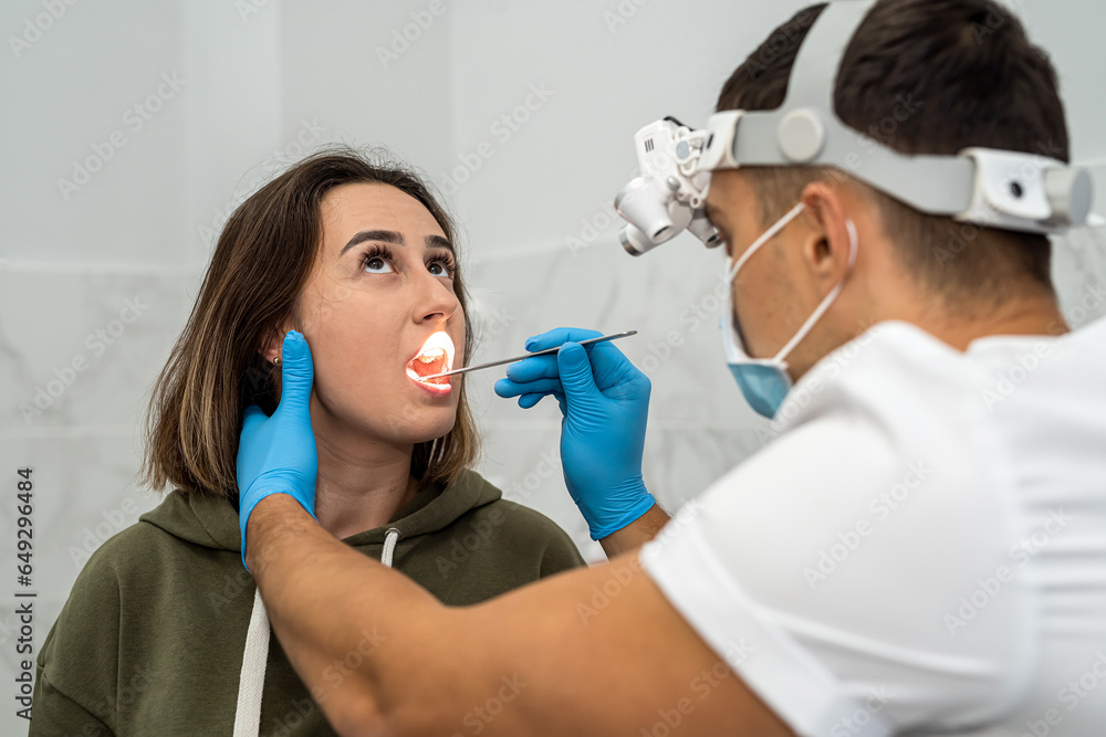 female patient came to an ENT appointment with a sore throat. female patient came to an ENT appointment with a sore throat.