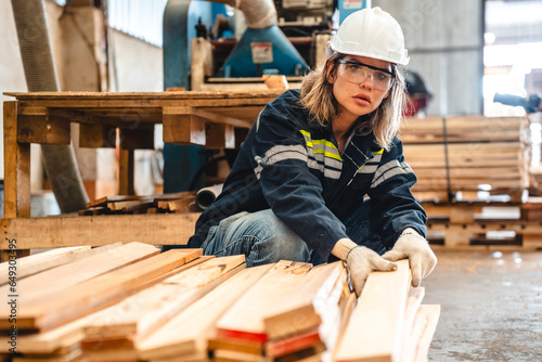 woman carpenter worker wear...