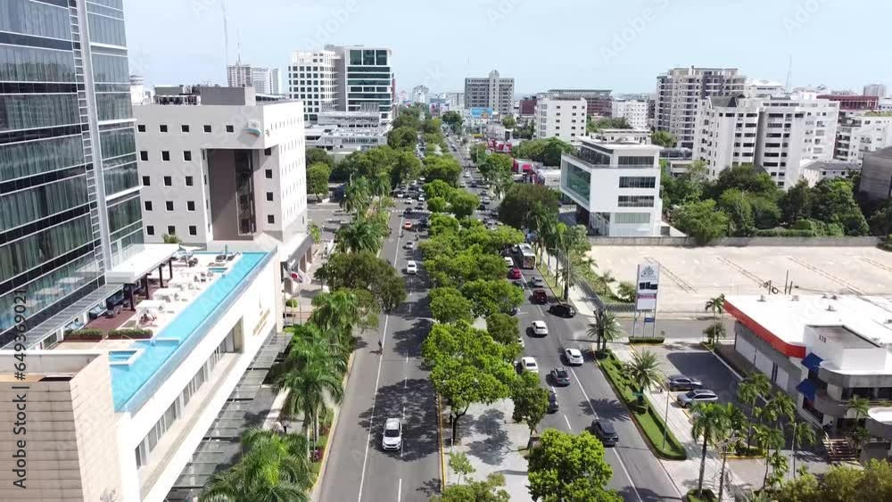 Vista aérea de avenida principal winston churchill, apreciamos grandes ...