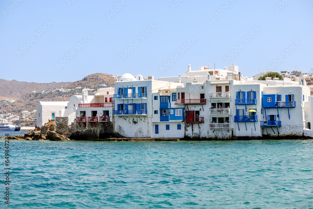 Obraz premium Mykonos, Greece - July 21, 2023: The iconic Little Venice waterfront buildings along the shores of Mykonos Town in Greece 