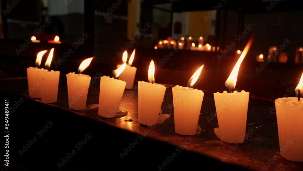 Encendidas Velas candelas veladoras de cera parafina con flama y llama