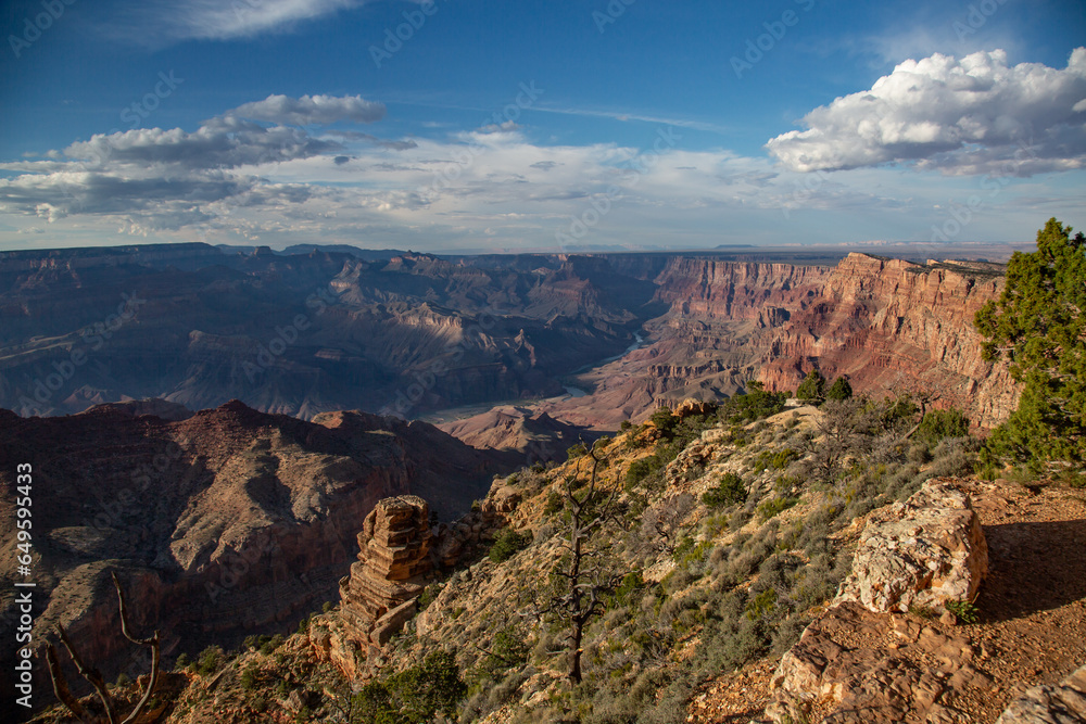 Fototapeta premium National parks usa southwest grand canyon labyrinth of rock cliffs, terraces, chasms and ravine drilled by Colorado River