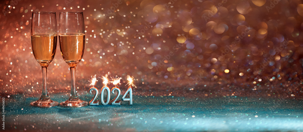 2024 Nowy Rok. Kartka z życzeniami szczęśliwego nowego roku 2024. kieliszki do szampana na brokatowy tle, new year - obrazy, fototapety, plakaty 