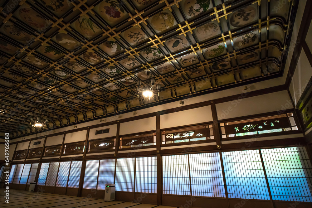 福井 永平寺・傘松閣の芸術的な天井絵と美しい障子 福井 永平寺・傘松閣の芸術的な天井絵と美しい障子