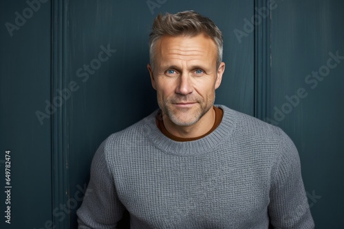 Obraz na płótnie Confident mature man with friendly smile and attractive beard in casual sweater portrait w salonie
