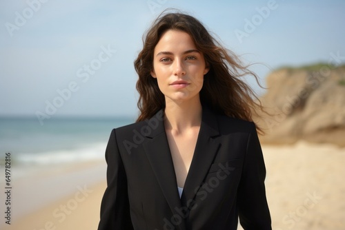 Obraz na płótnie Happy female model on beach: Serious woman with long brown hair in portrait photography w salonie