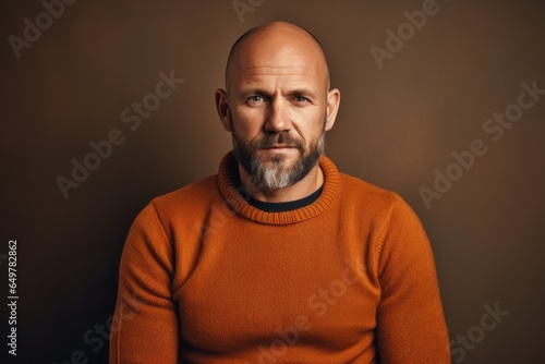 Obraz na płótnie Confident mature man with a beard smiling in casual sweater w salonie
