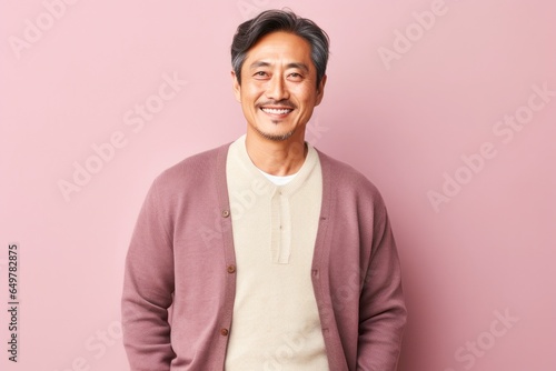 Obraz na płótnie Cheerful adult in pink sweater smiling against colored background w salonie