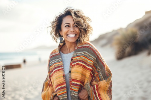 Obraz na płótnie Smiling woman with curly hair enjoying vacation on beach with ocean view w salonie