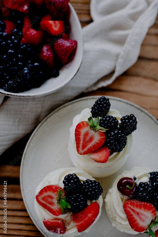 Beza Pavlova deser do kawy Beza Pavlova deser do kawy