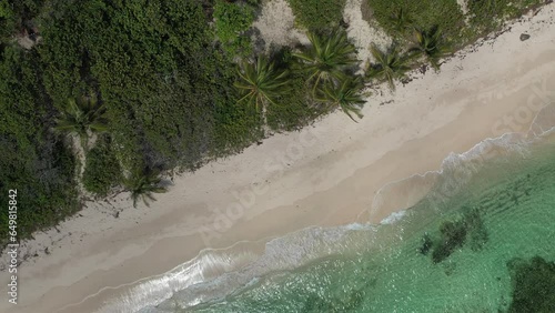 Plage déserte en Martinique