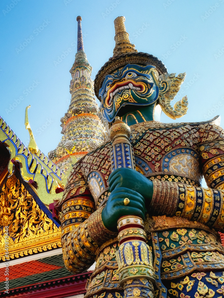 Fototapeta premium Demon Guardian in Wat Phra Kaew (Temple of the Emerald Buddha), Grand Palace in Bangkok, Thailand.