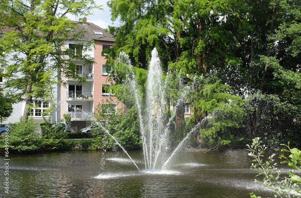 Naklejka premium Springbrunnen im Dreieichpark in Offenbach
