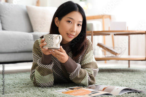 Beautiful young Asian woman...