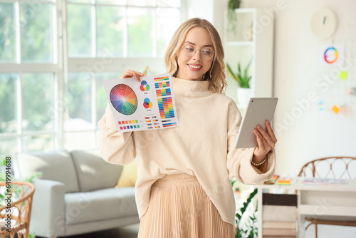 Female interior designer wi...