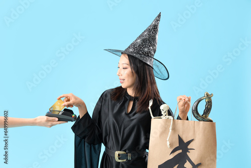 Young Asian woman dressed f...