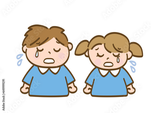 泣いている男の子と女の子_保育園児の兄妹

