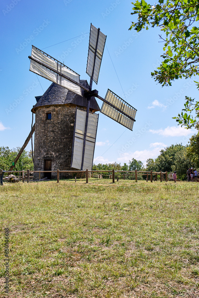 Fototapeta premium moulin à vent en action